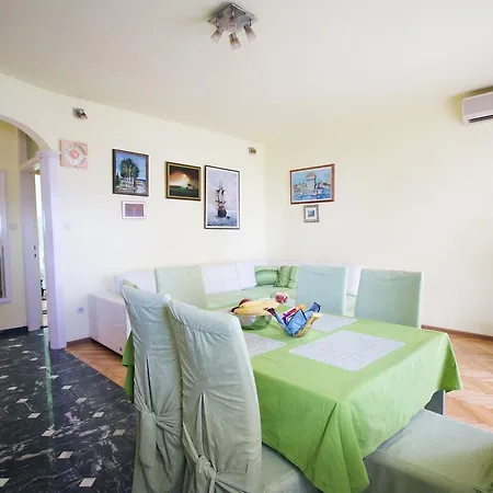Apartment Mimoza 4 *